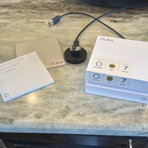 Oura Gold Ring with Charger Set